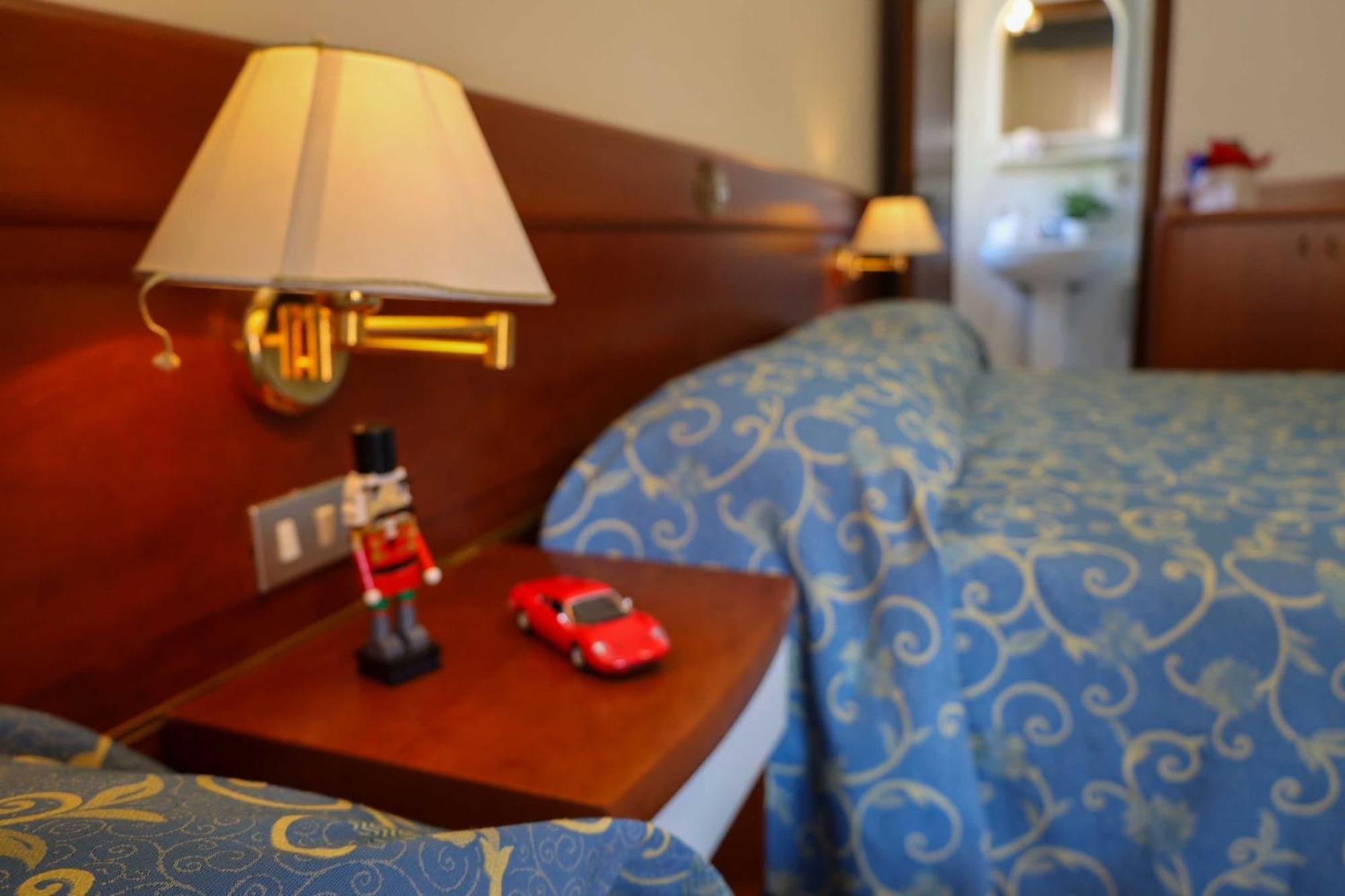 Easy Hotel Meryon Сотомарина Екстериор снимка