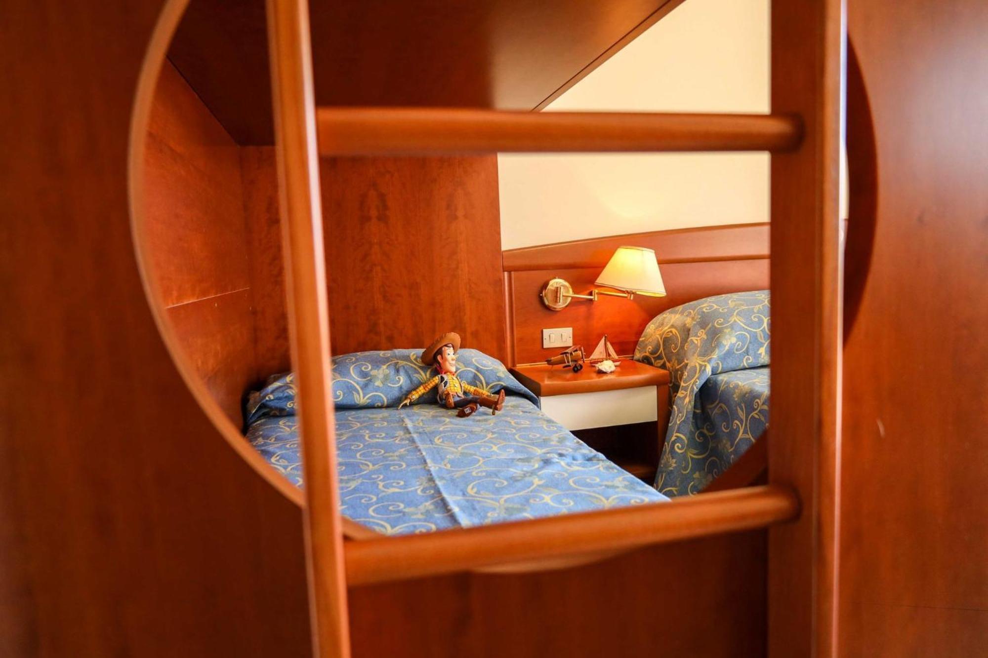 Easy Hotel Meryon Сотомарина Екстериор снимка