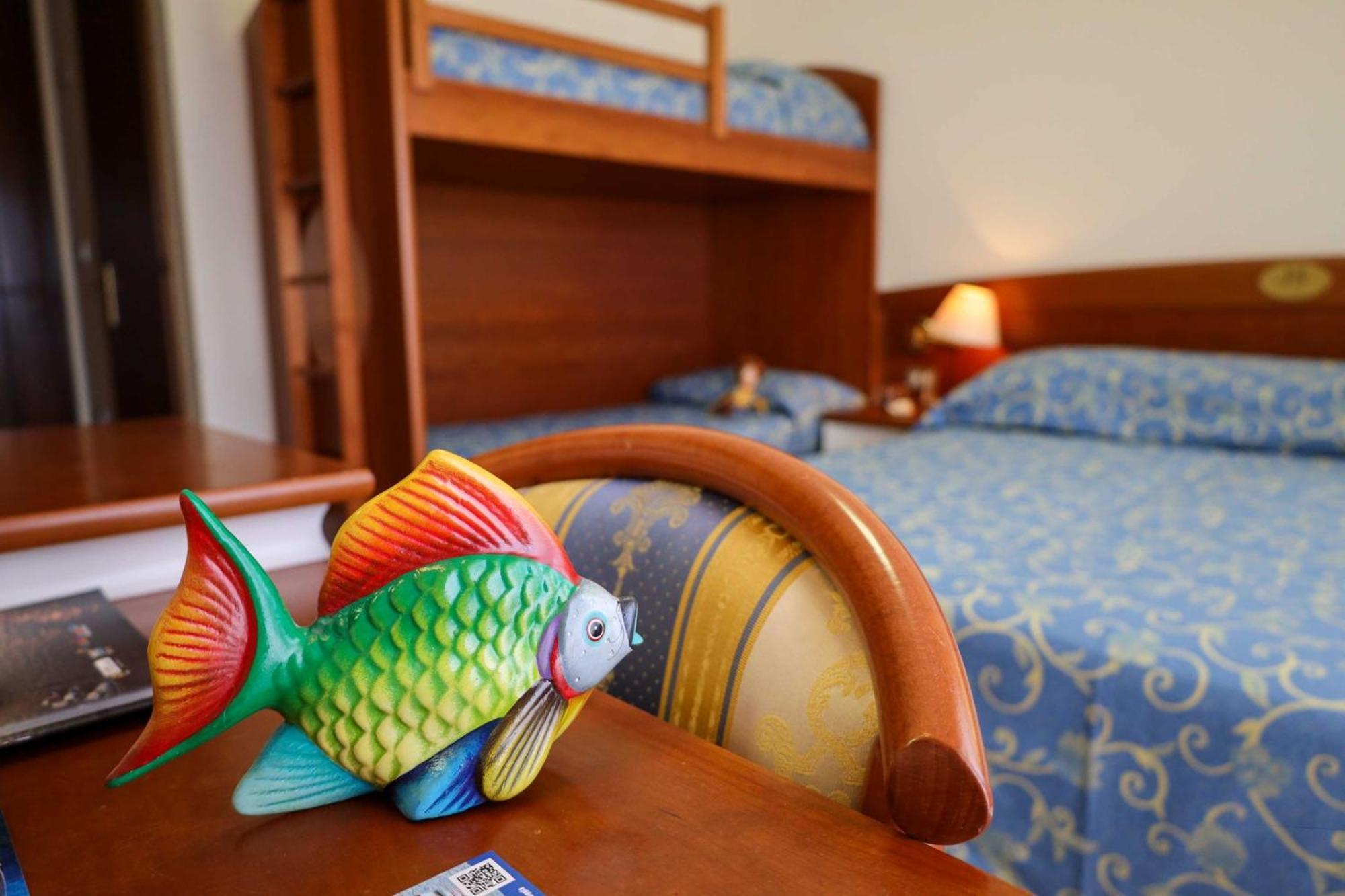 Easy Hotel Meryon Сотомарина Екстериор снимка