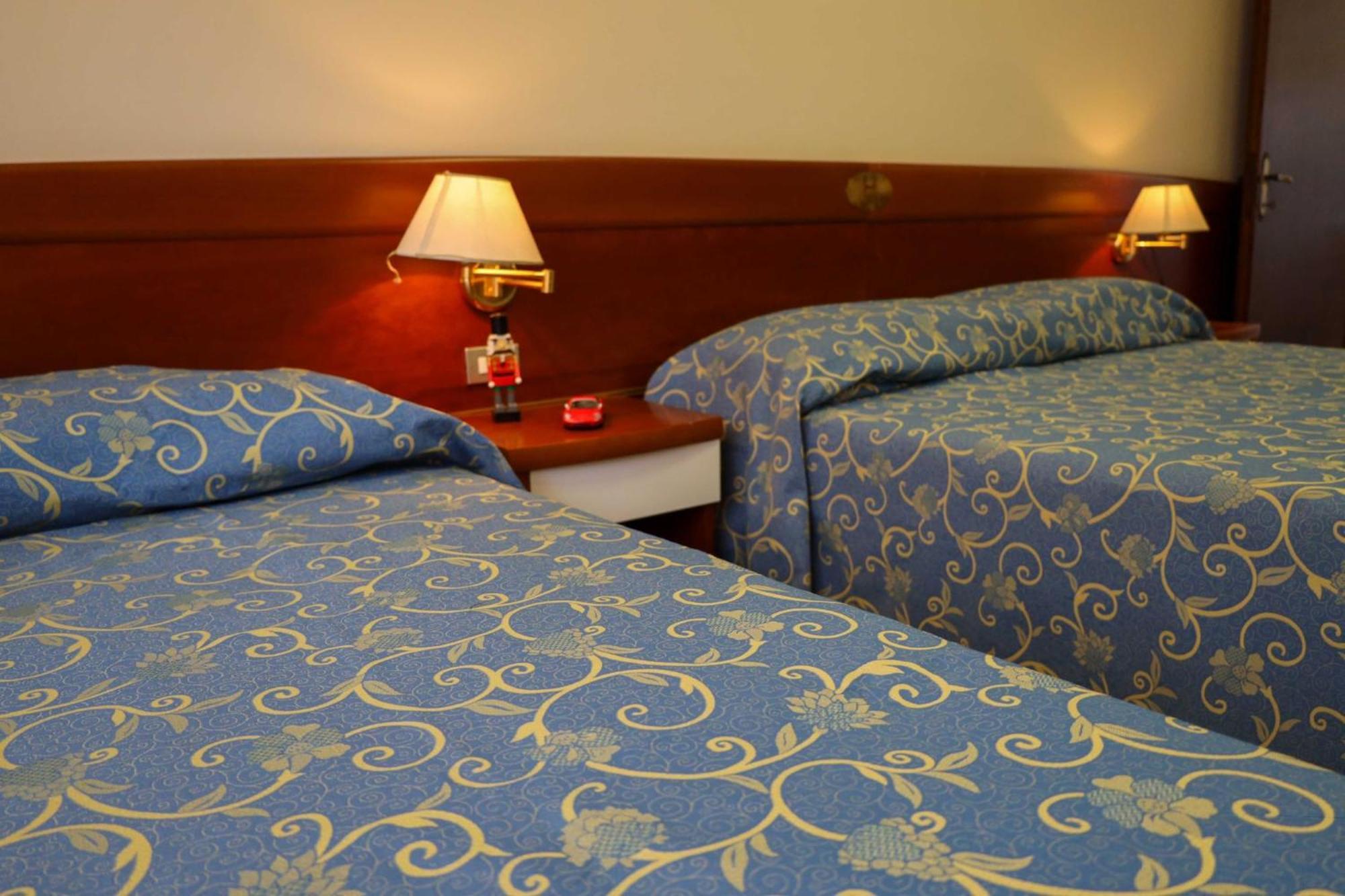 Easy Hotel Meryon Сотомарина Екстериор снимка