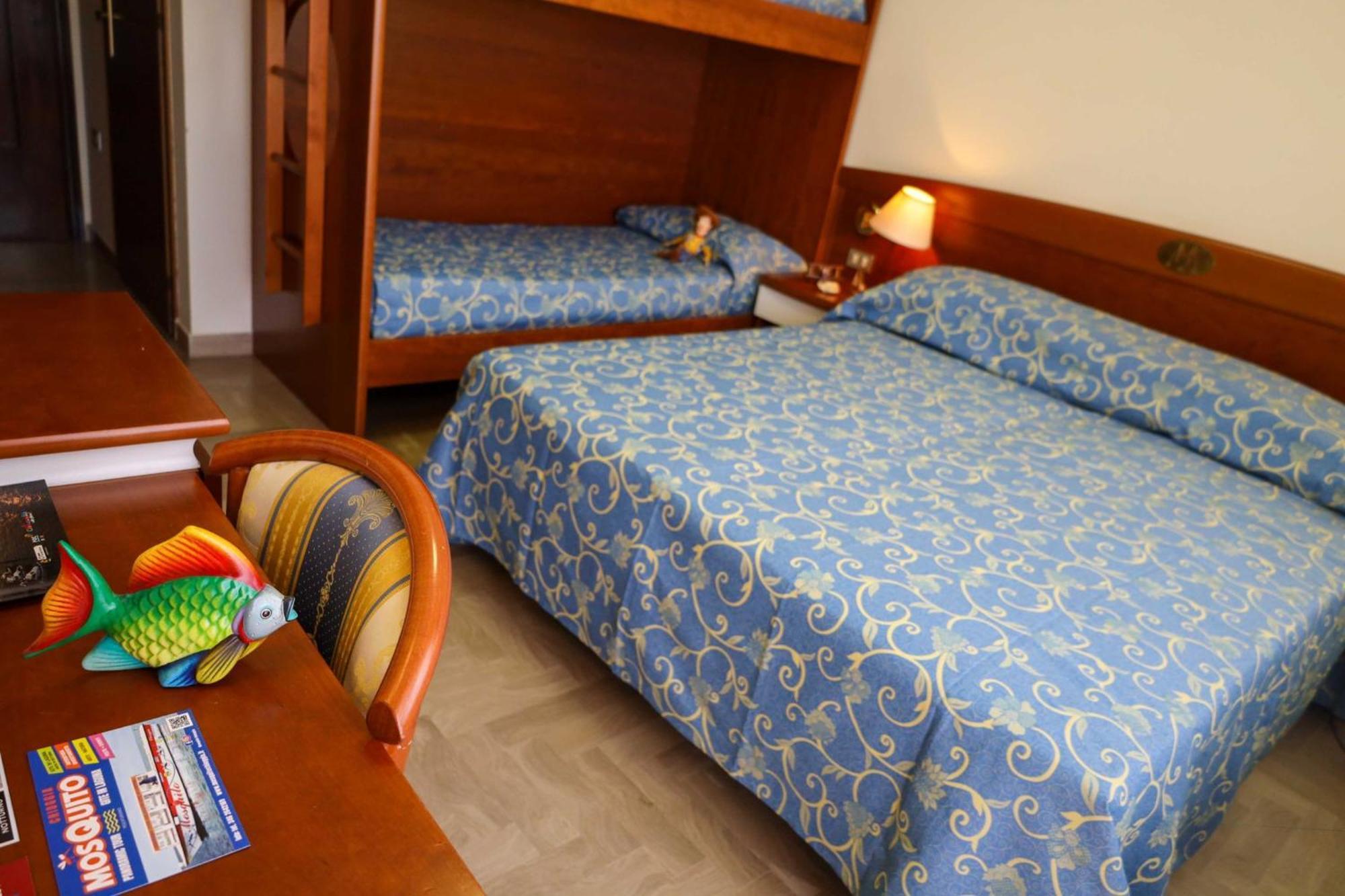 Easy Hotel Meryon Сотомарина Екстериор снимка