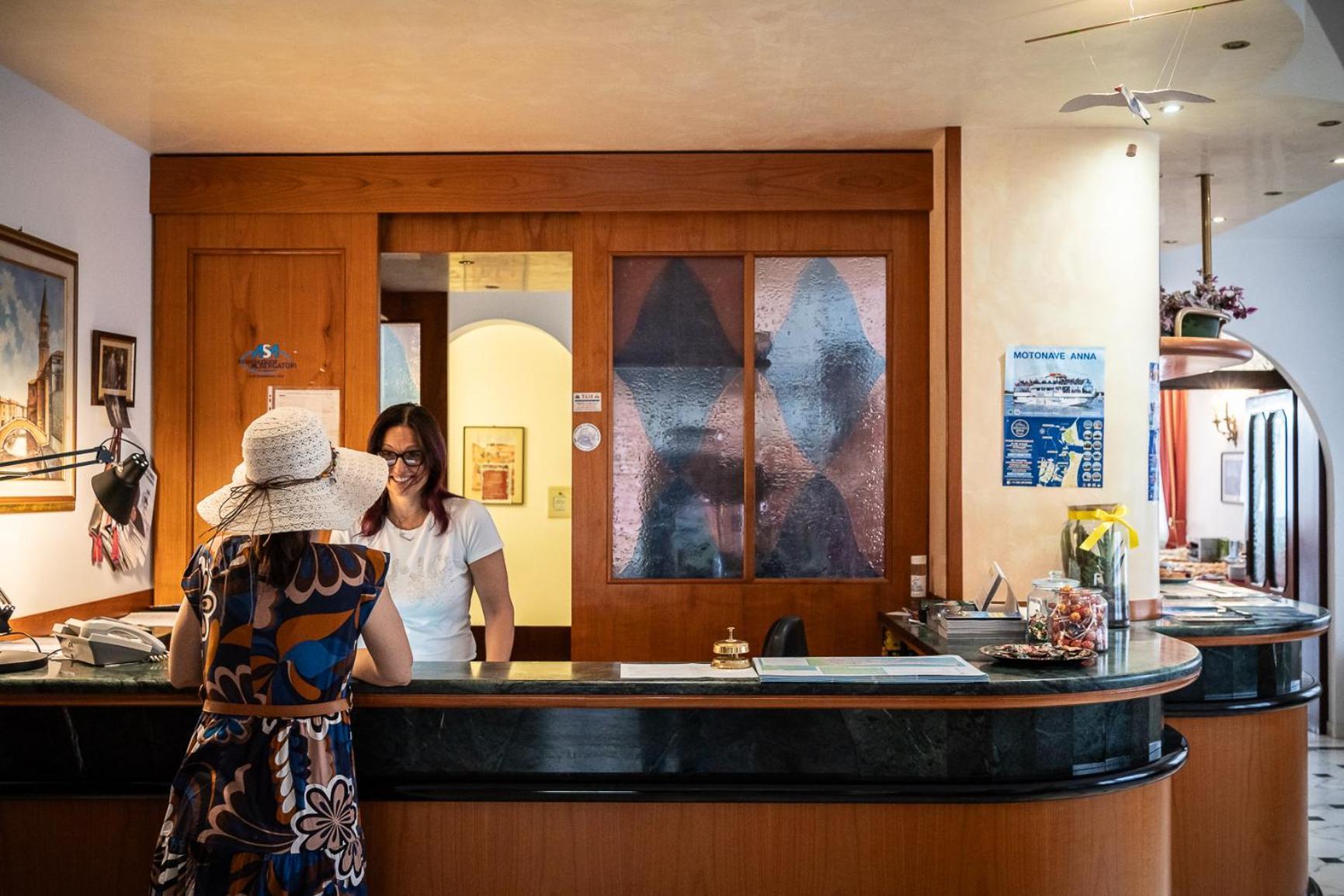 Easy Hotel Meryon Сотомарина Екстериор снимка