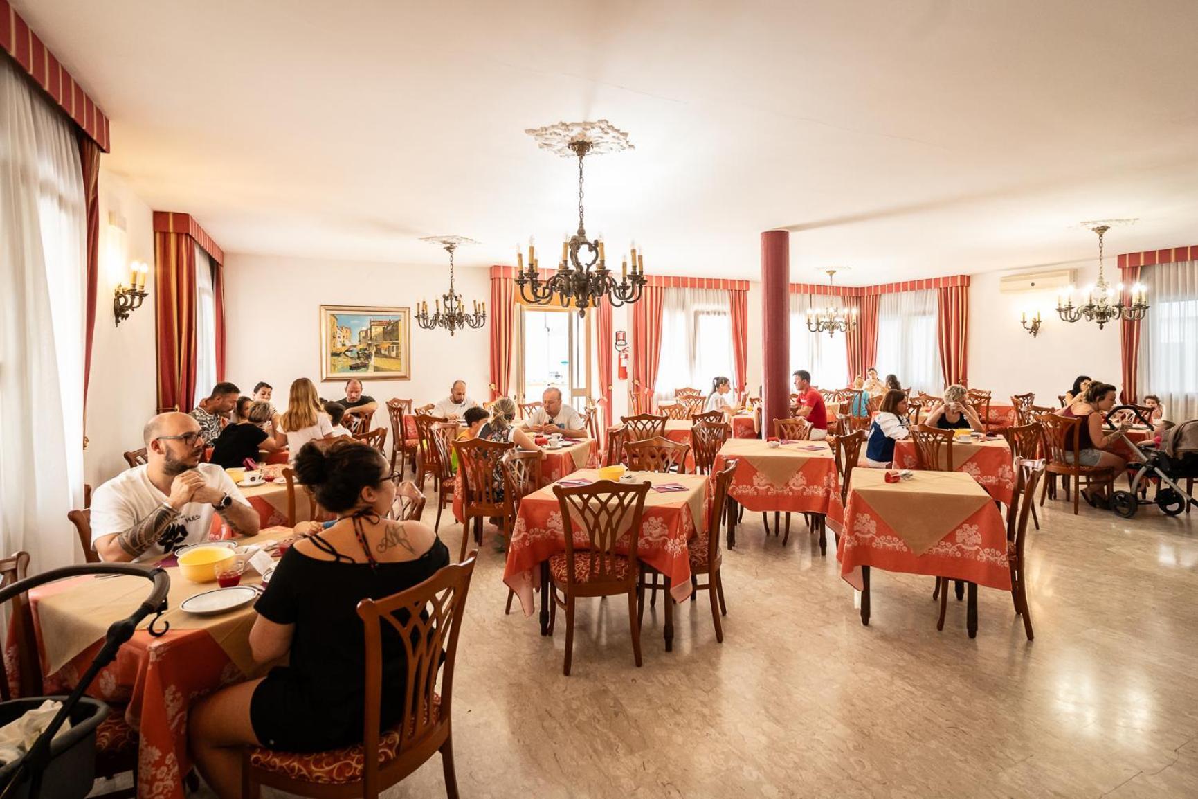 Easy Hotel Meryon Сотомарина Екстериор снимка
