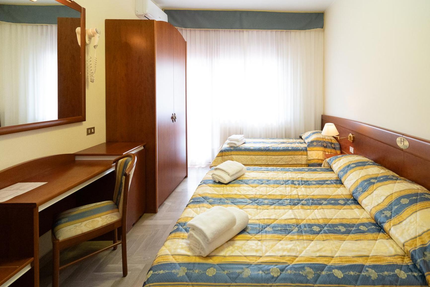 Easy Hotel Meryon Сотомарина Стая снимка