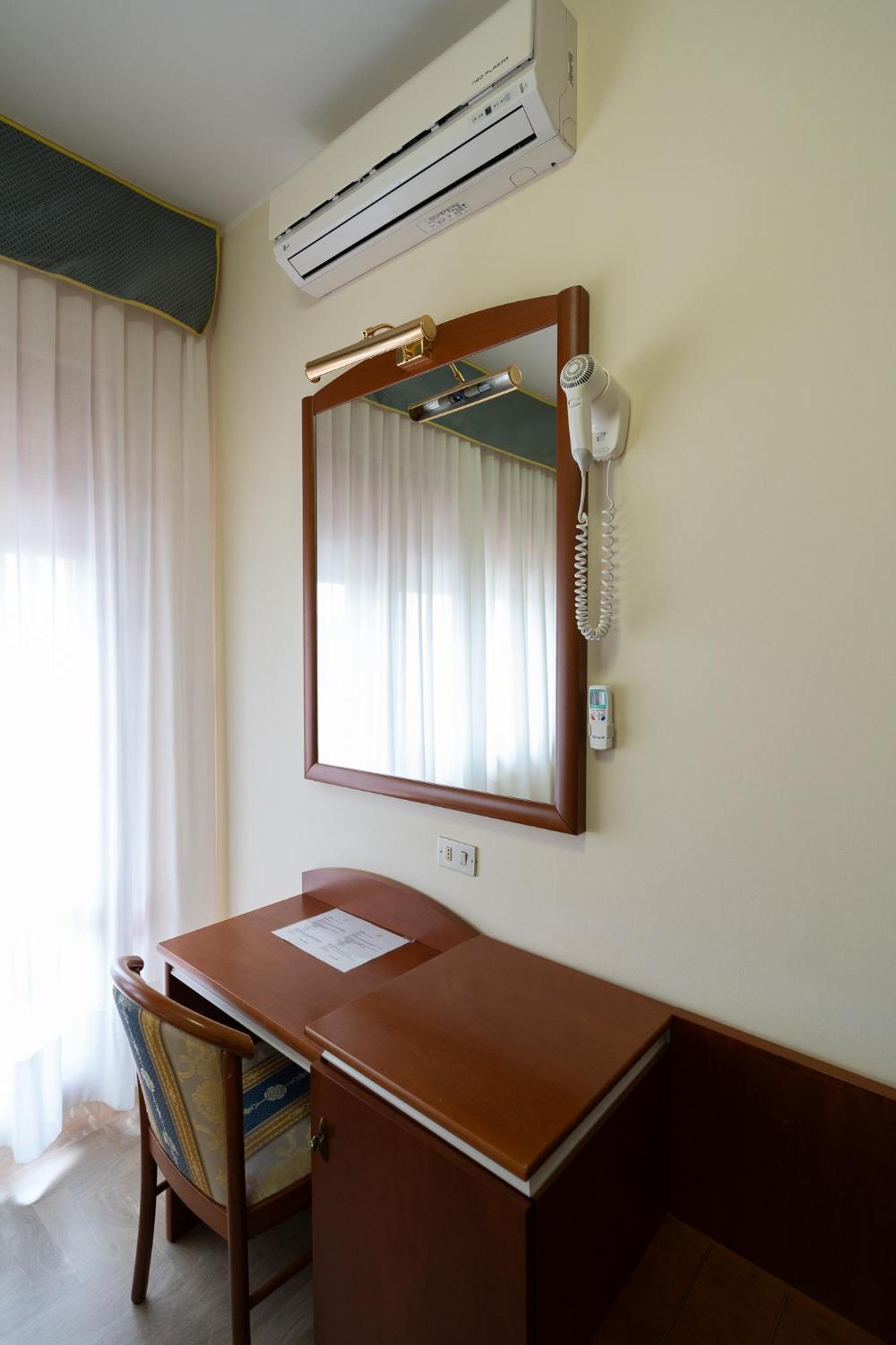 Easy Hotel Meryon Сотомарина Стая снимка