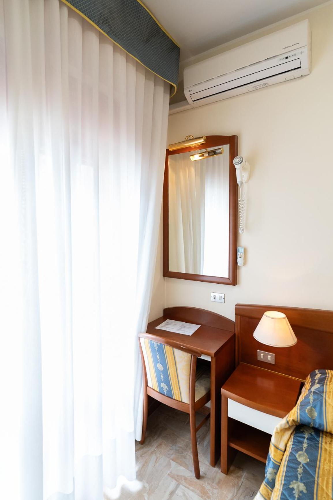 Easy Hotel Meryon Сотомарина Стая снимка