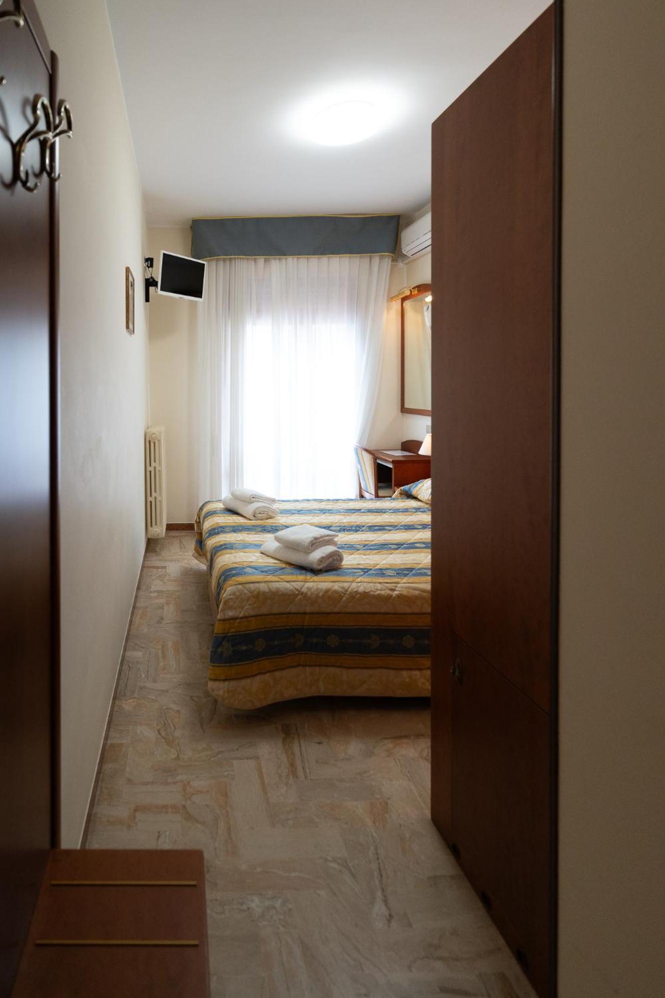 Easy Hotel Meryon Сотомарина Стая снимка